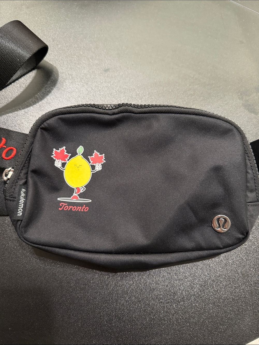 Lululemon Black Toronto Crossbody Belt Bag (RARE)